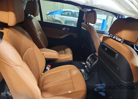 2023 BMW X7 xDrive40I z USA, uszkodzony, nr VIN 5UX23EM06P9N46670